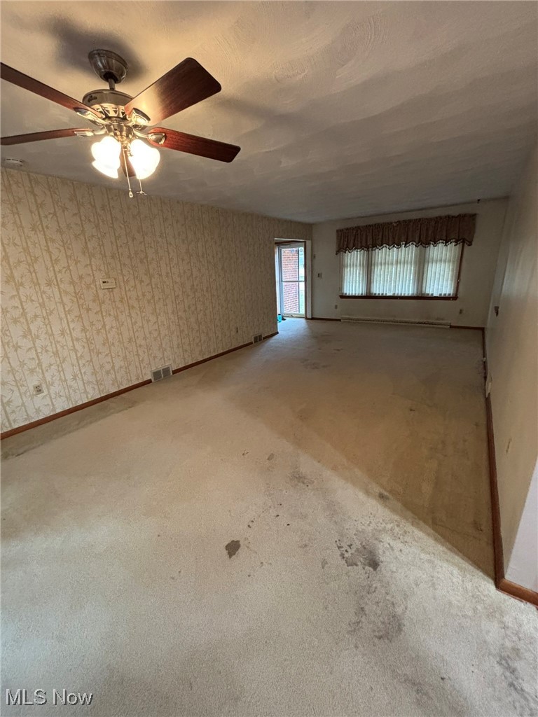 1039 Center Road Eastlake, OH 44095 - Photo 6 of 29 Living room looking towards front door