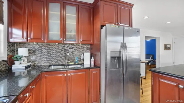 $329,000 | 224-08 Horace Harding Expressway, Unit LOWR | Oakland Gardens