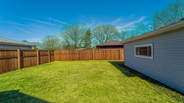 $3,000 | 840 Appletree Drive, Schererville, IN 46375