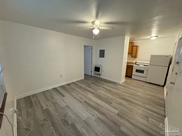 $900 | 205 Holmes Drive, Unit A, Pensacola, FL 32507