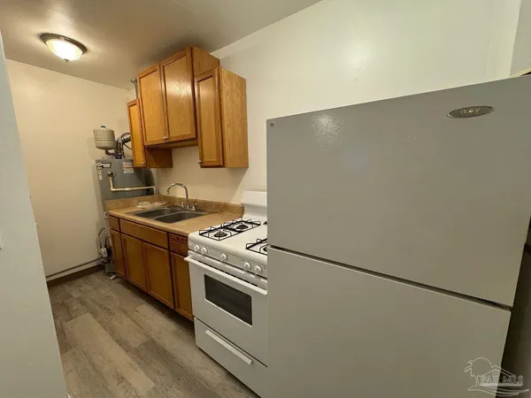 $900 | 205 Holmes Drive, Unit A, Pensacola, FL 32507