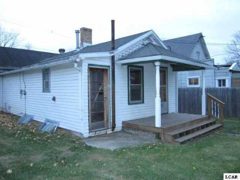 438 Spring Street Adrian, MI 49221 - Photo 2 of 7 954351-1.JPG