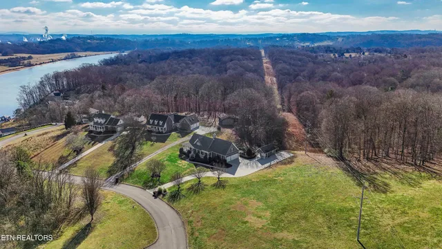 $819,000 | 190 Vineyard Cove Drive, Loudon, TN 37774