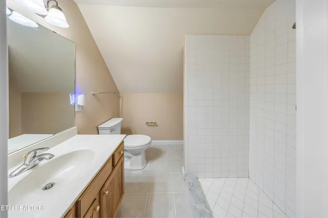 $819,000 | 190 Vineyard Cove Drive, Loudon, TN 37774