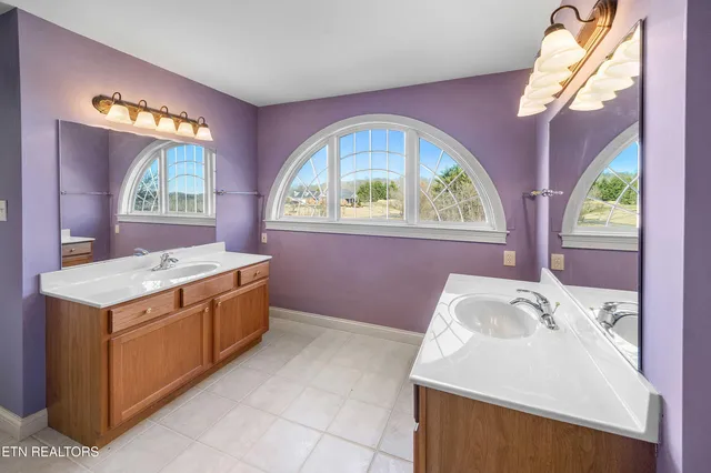 $819,000 | 190 Vineyard Cove Drive, Loudon, TN 37774