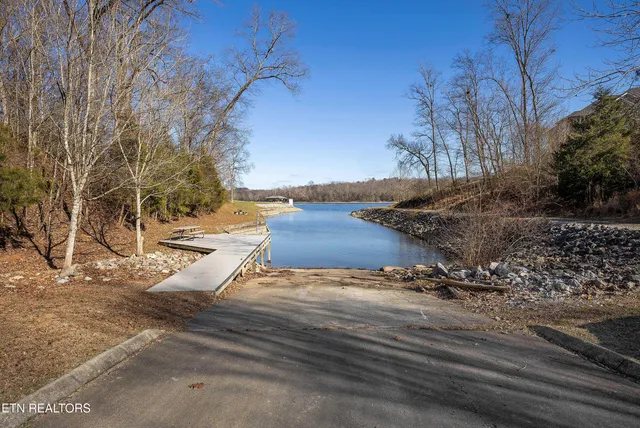 $819,000 | 190 Vineyard Cove Drive, Loudon, TN 37774