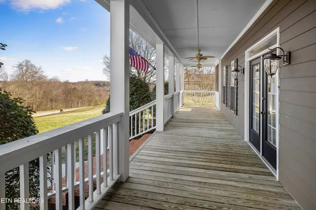 $819,000 | 190 Vineyard Cove Drive, Loudon, TN 37774