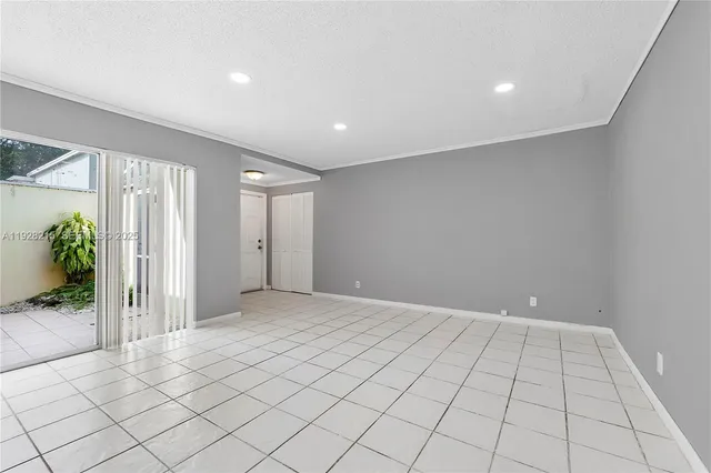 $3,000 | 5850 Northwest 57th Avenue, Unit 1, Tamarac, FL 33319