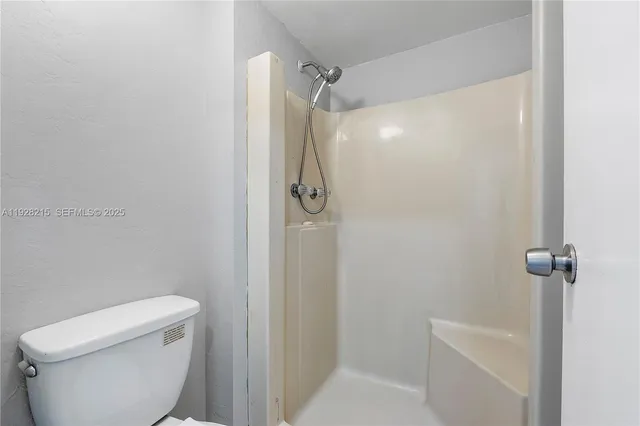 $3,000 | 5850 Northwest 57th Avenue, Unit 1, Tamarac, FL 33319