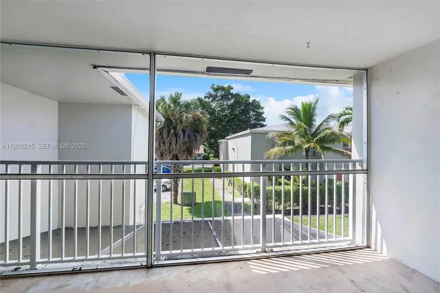 $3,000 | 5850 Northwest 57th Avenue, Unit 1, Tamarac, FL 33319