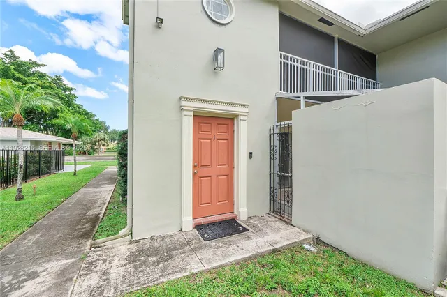 $3,000 | 5850 Northwest 57th Avenue, Unit 1, Tamarac, FL 33319