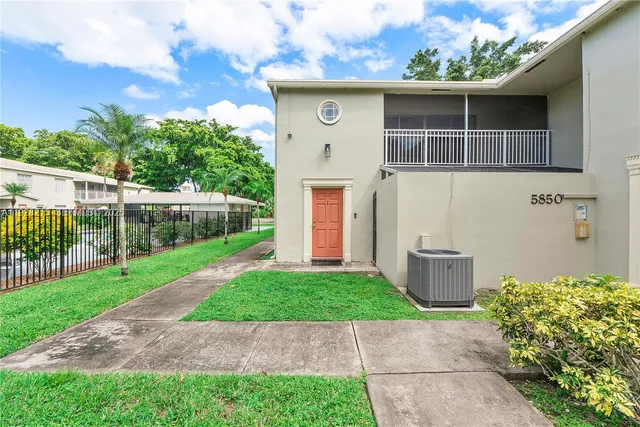 $3,000 | 5850 Northwest 57th Avenue, Unit 1, Tamarac, FL 33319