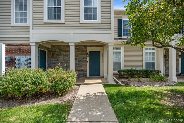 $1,900 | 17200 Addington Drive, Walled Lake, MI 48390