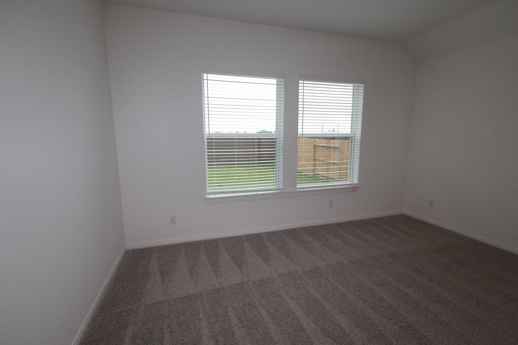 134 Afton June Drive Rosenberg, TX 77471 - Photo 10 of 17 an empty room with a window