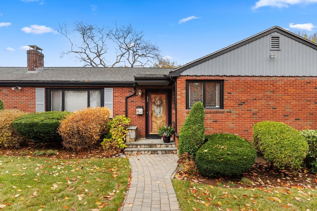 35 Alden Road Swampscott, MA 01907 - Photo 4 of 39