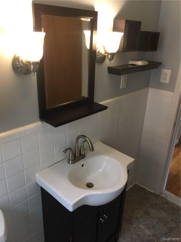 9977 Inkster Road Livonia, MI 48150 - Photo 11 of 45 IMG_1608.JPG