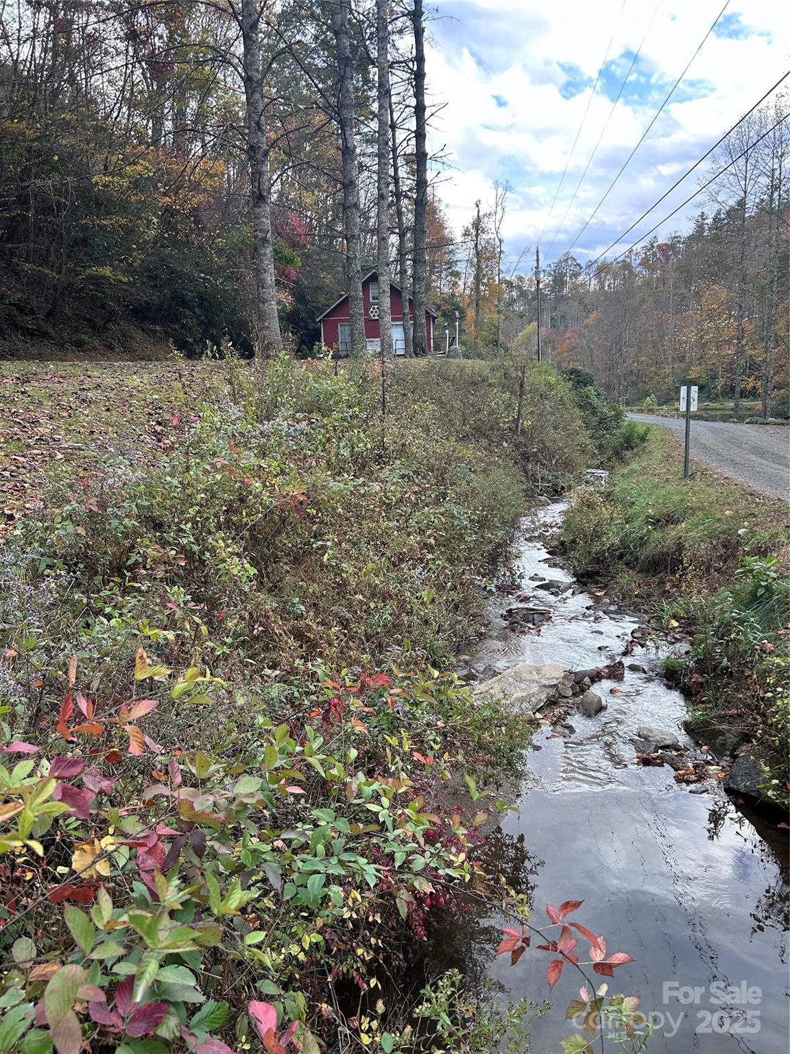 362 Melton Branch Road, Unit A1A6 Bakersville, NC 28705 - Photo 28 of 30 a backyard of a house with lots of green space