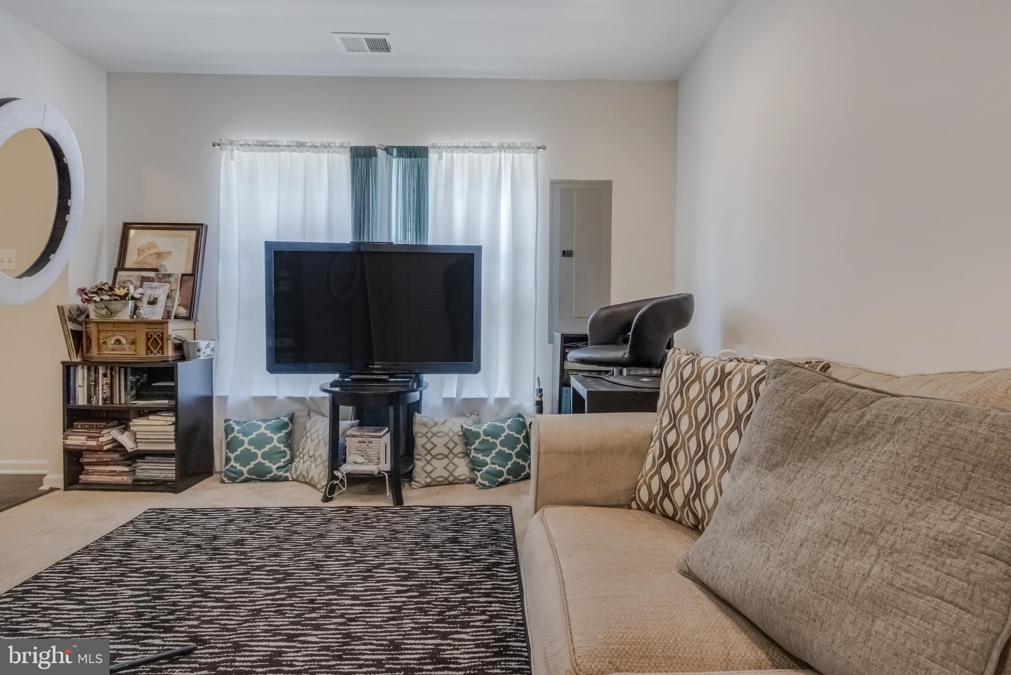 2710 Pinebrook Road Hyattsville, MD 20785 - Photo 5 of 32 Gallery Image 5
