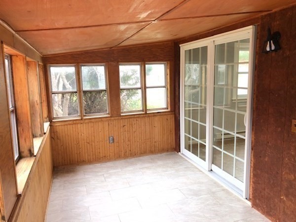 4 Kingsbury Road Webster, MA 01570 - Photo 8 of 22 an empty room with windows