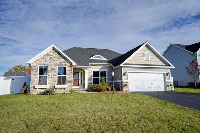 $424,900 | 7 Willow Bridge Trail, Penfield, NY 14526
