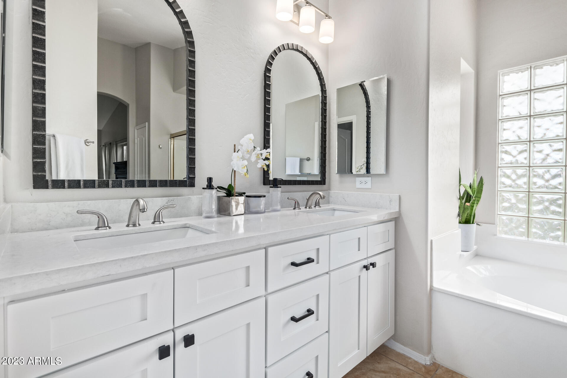 1806 West Redfield Road Gilbert, AZ 85233 - Photo 16 of 34 Bathroom