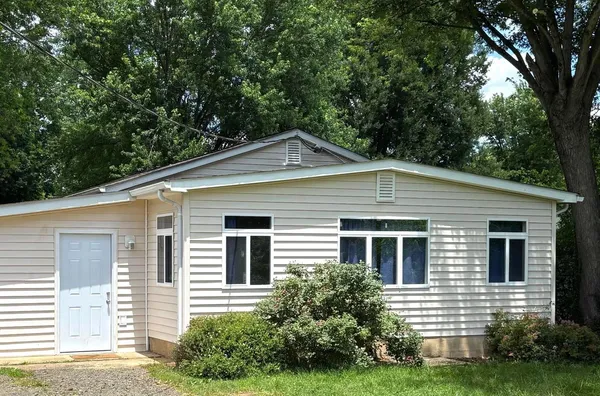 $367,789 | 203 West Bowen Street, Remington, VA 22734