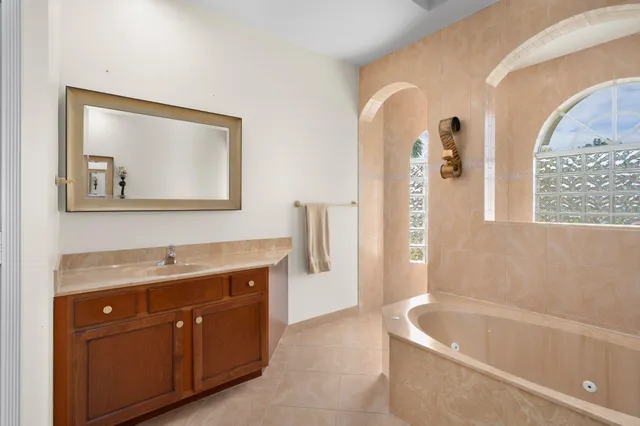 a view of an entryway with a livingroom