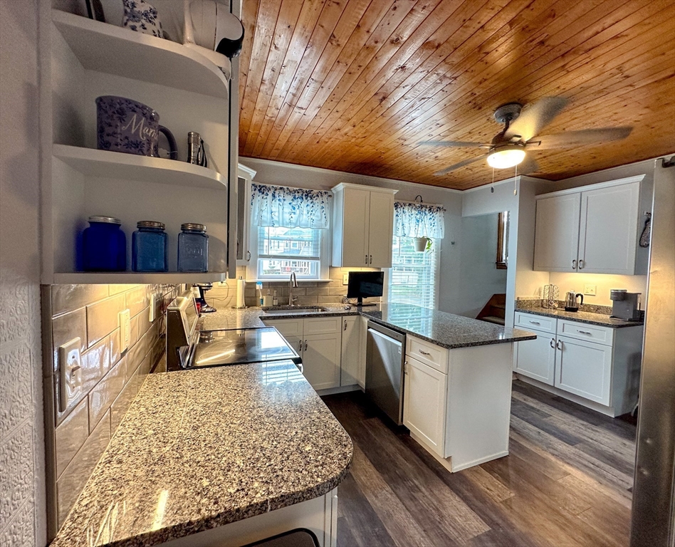 573 White Street Springfield, MA 01108 - Photo 13 of 39