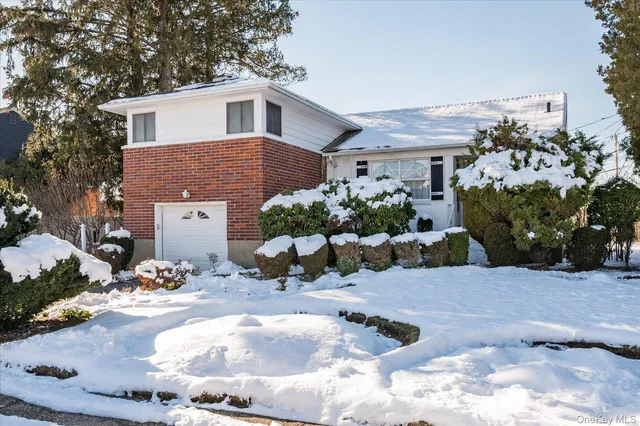 $680,000 | 9 Walnut Place, Massapequa, NY 11758