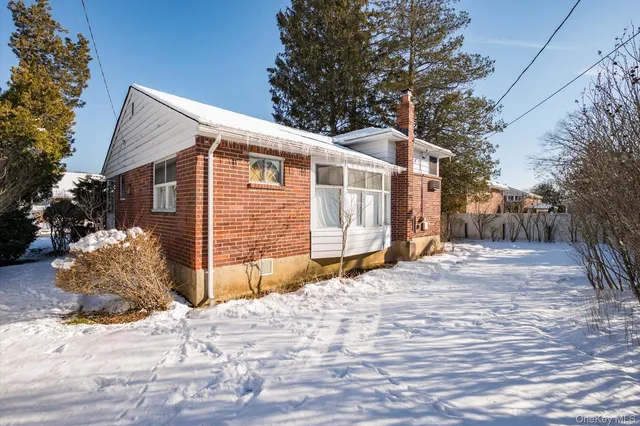 $680,000 | 9 Walnut Place, Massapequa, NY 11758