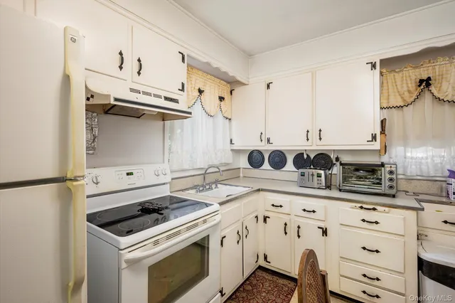 $680,000 | 9 Walnut Place, Massapequa, NY 11758