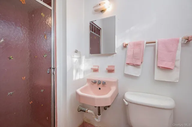 $680,000 | 9 Walnut Place, Massapequa, NY 11758