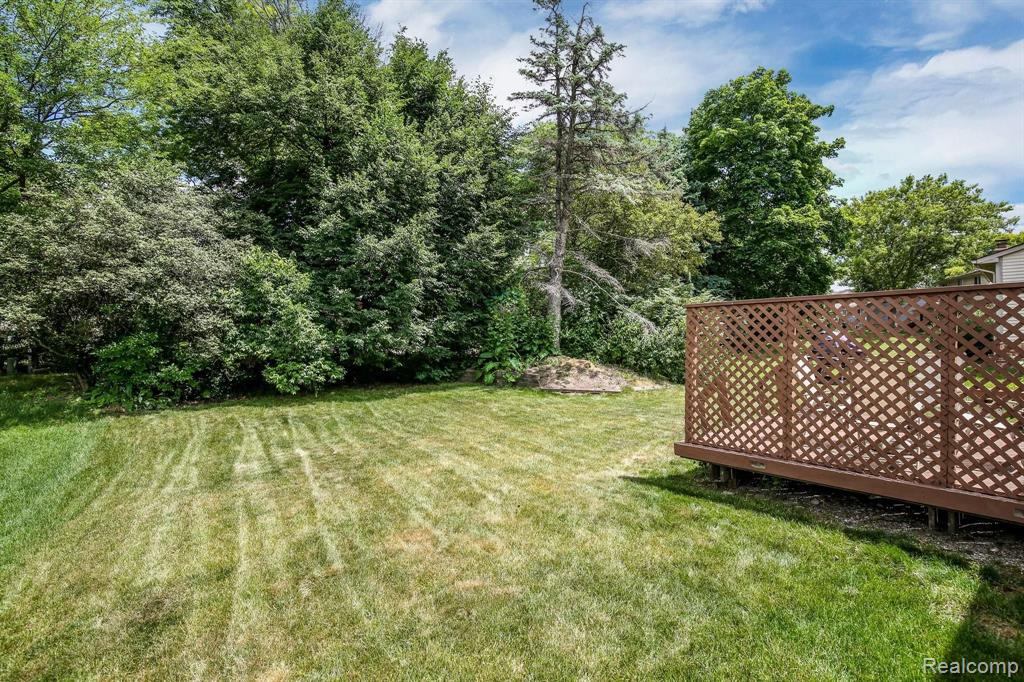 1641 Dennett Lane Rochester Hills, MI 48307 - Photo 38 of 45
