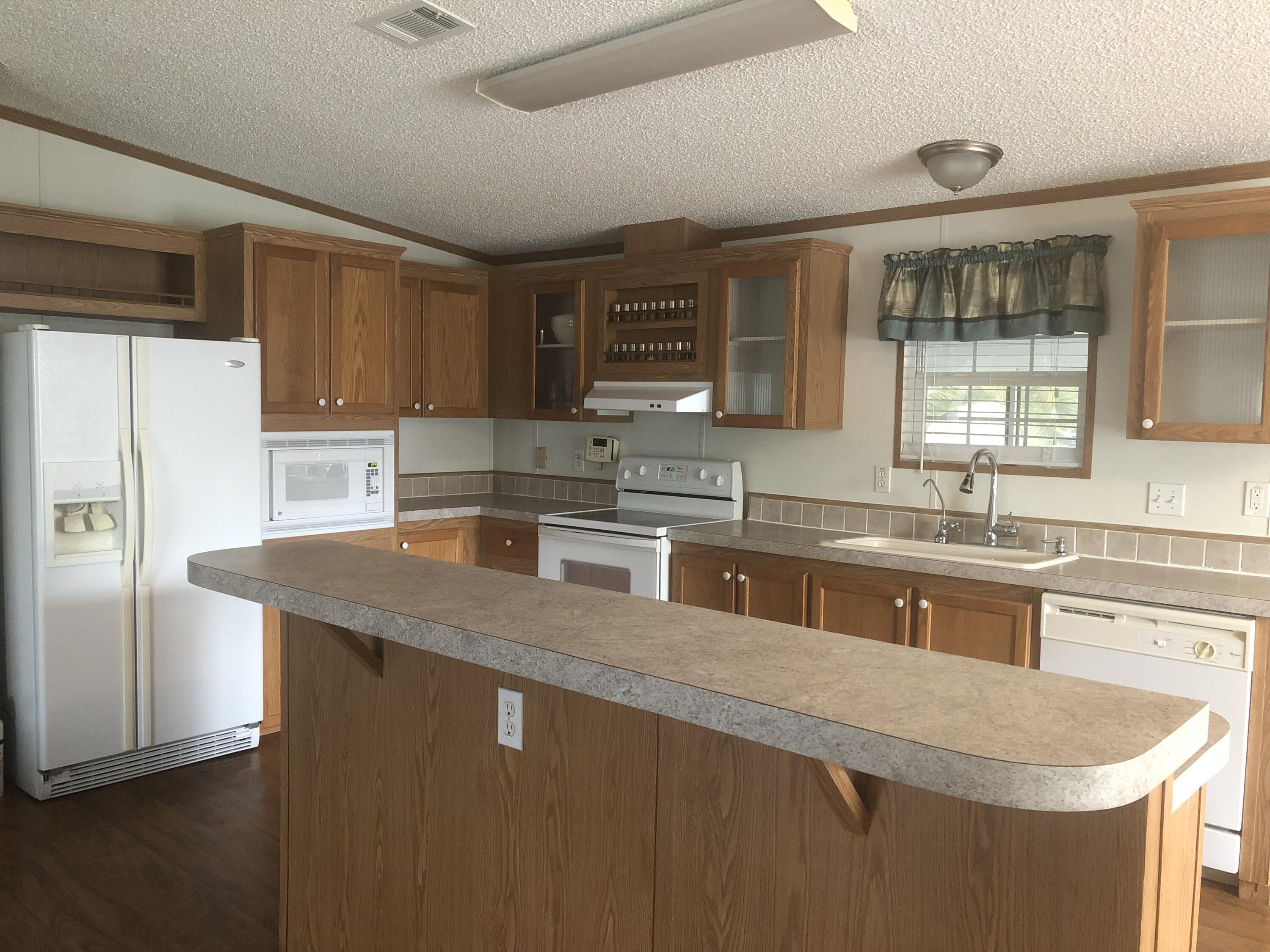 22850 Sailfish Road Boca Raton, FL 33428 - Photo 7 of 25 32