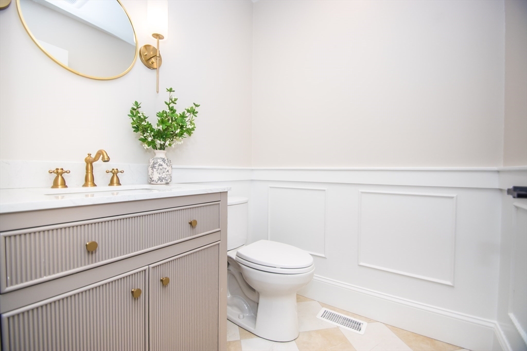 38 Hillcroft Road Waltham, MA 02452 - Photo 6 of 40