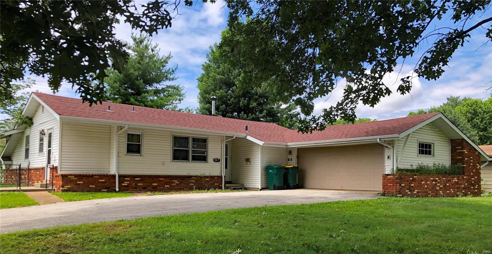 907 Dale Avenue O'Fallon, IL 62269 - Photo 1 of 15