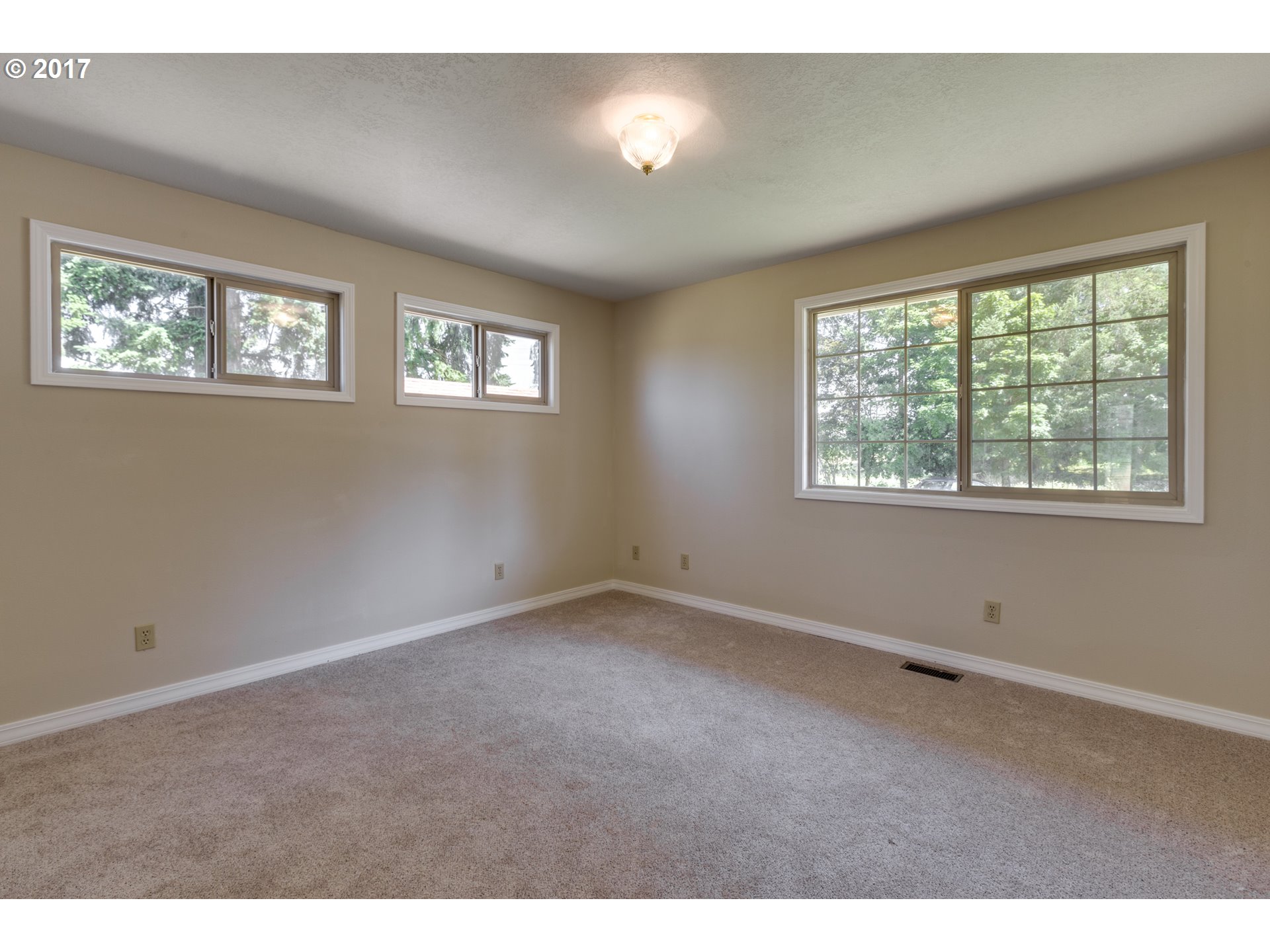 27250 Southeast Suttle Road Eagle Creek, OR 97022 - Photo 12 of 32 Gallery Image 12