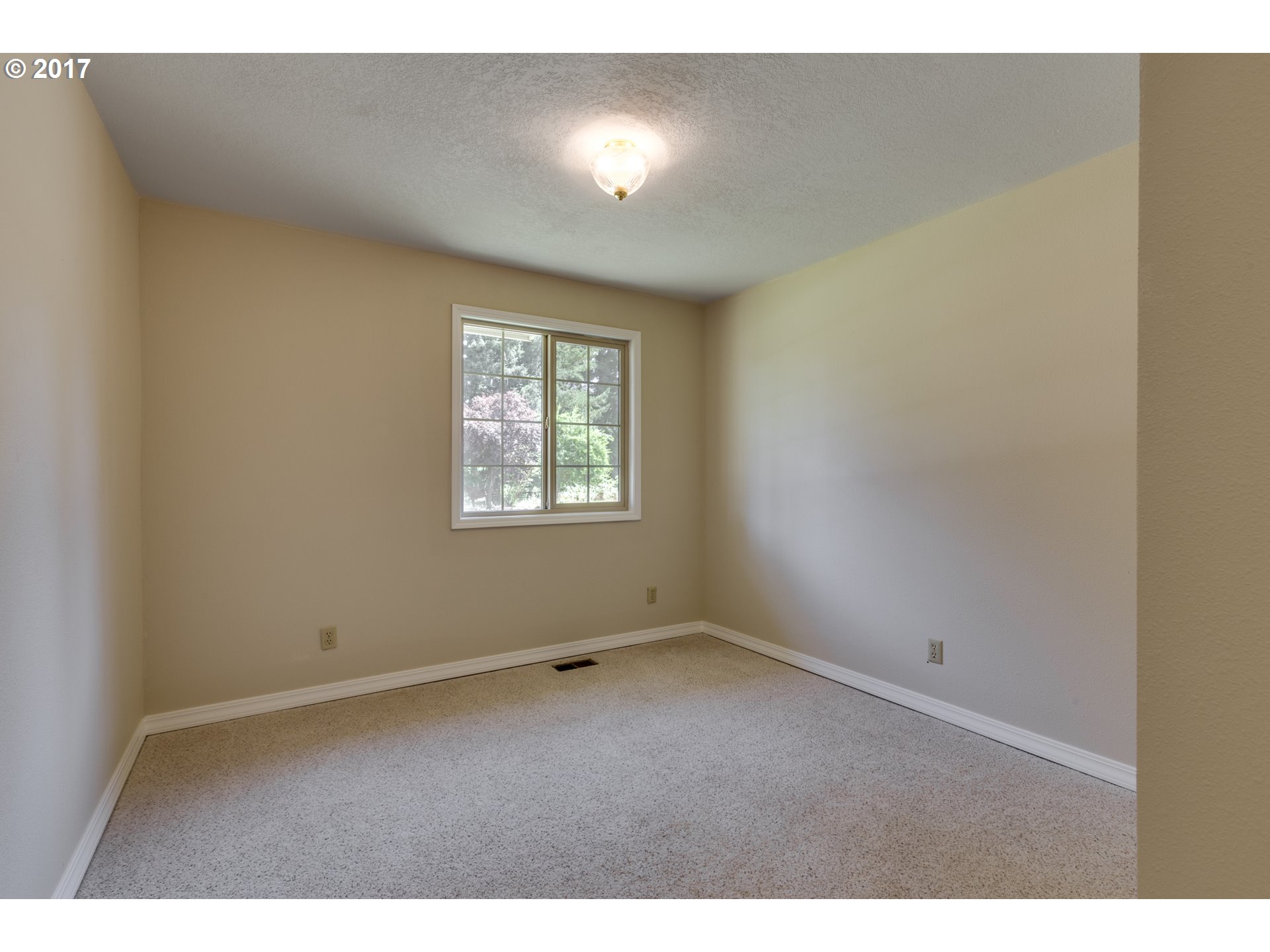 27250 Southeast Suttle Road Eagle Creek, OR 97022 - Photo 13 of 32 Gallery Image 13