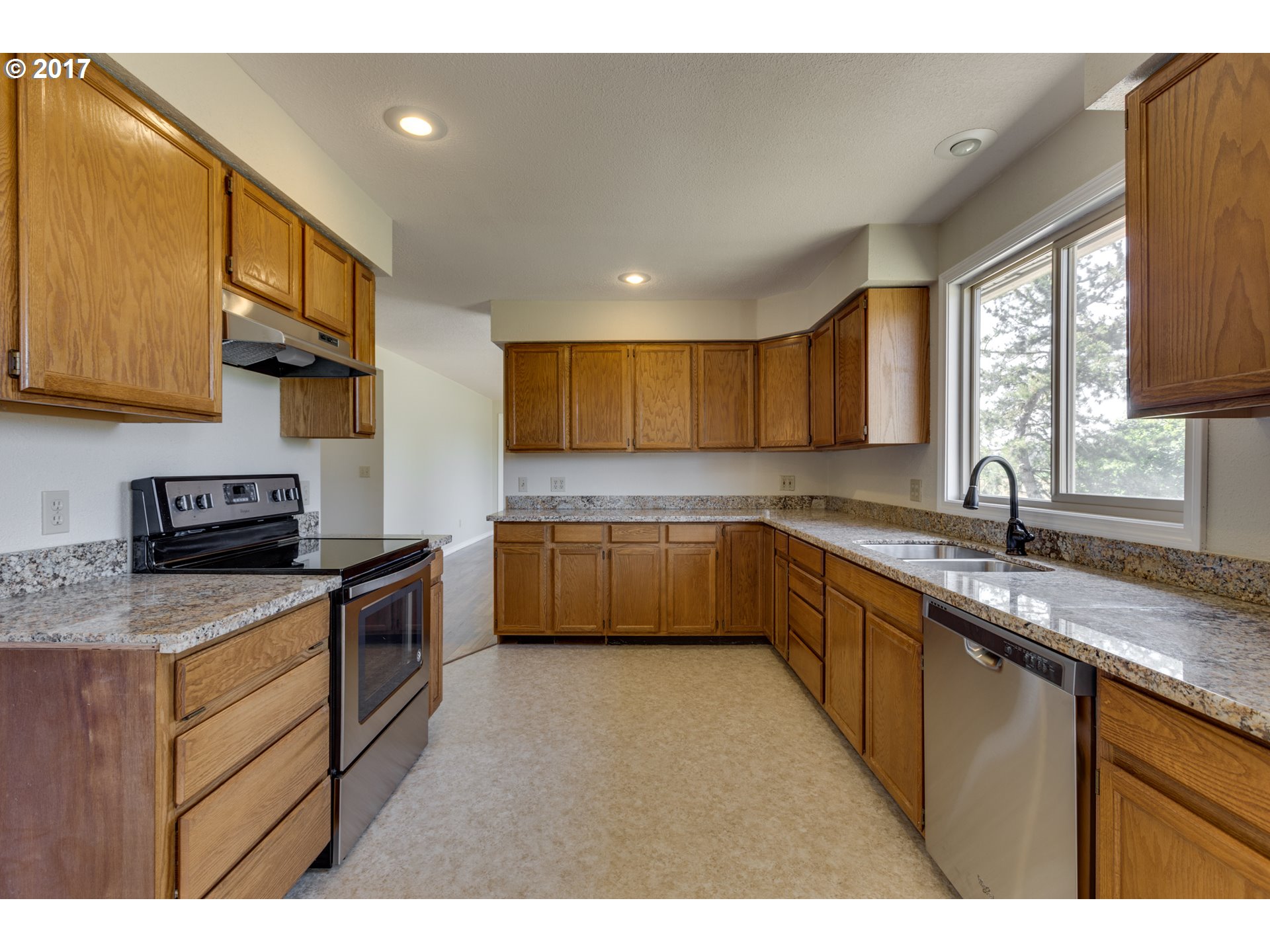 27250 Southeast Suttle Road Eagle Creek, OR 97022 - Photo 16 of 32 Gallery Image 16
