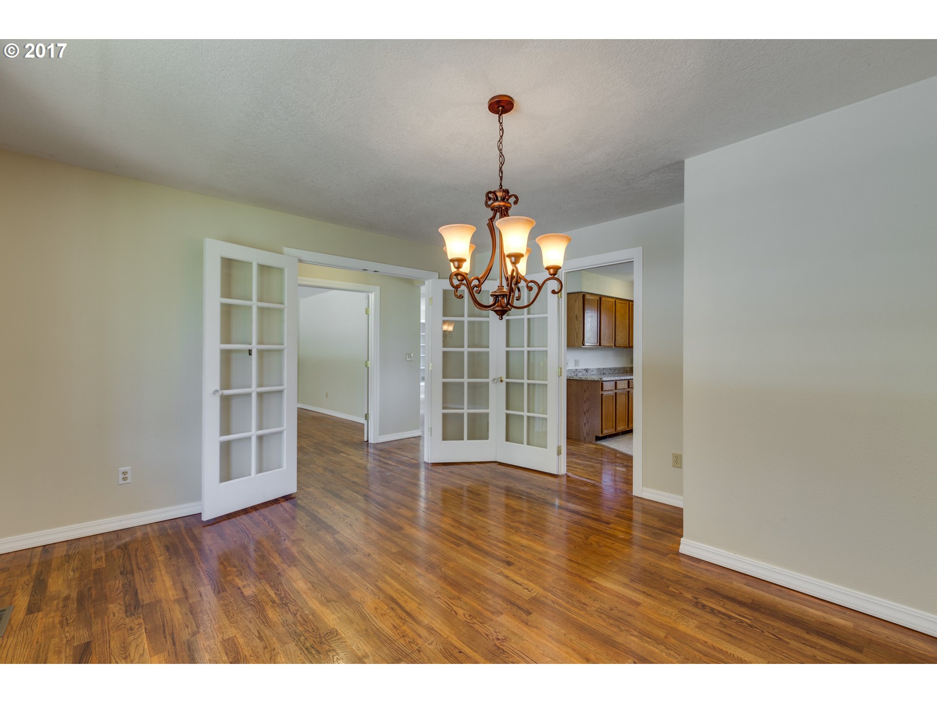 27250 Southeast Suttle Road Eagle Creek, OR 97022 - Photo 9 of 32 Gallery Image 9