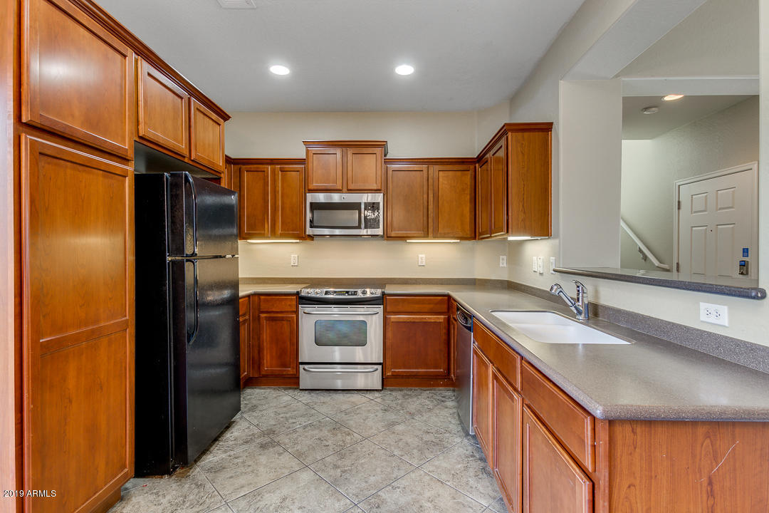 1918 West Davis Road Phoenix, AZ 85023 - Photo 2 of 19 photo_02