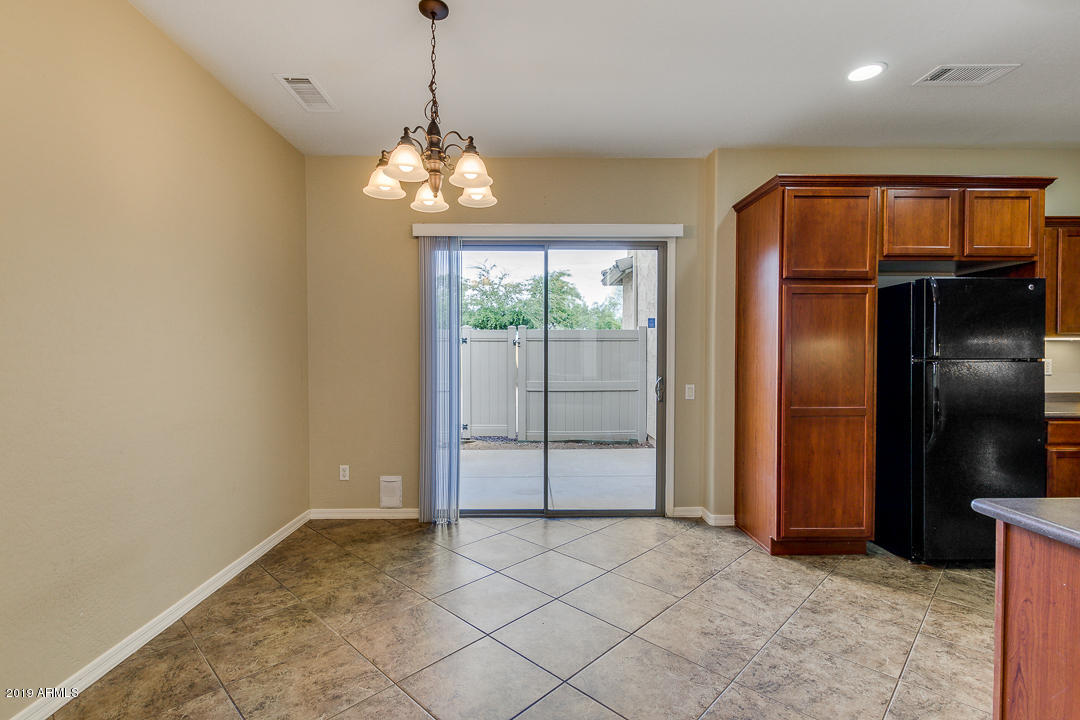 1918 West Davis Road Phoenix, AZ 85023 - Photo 8 of 19 photo_08