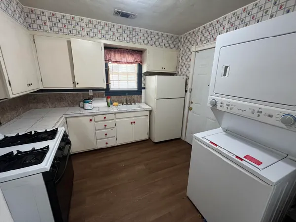 $1,095 | 2602 28th Street, Lubbock, TX 79410