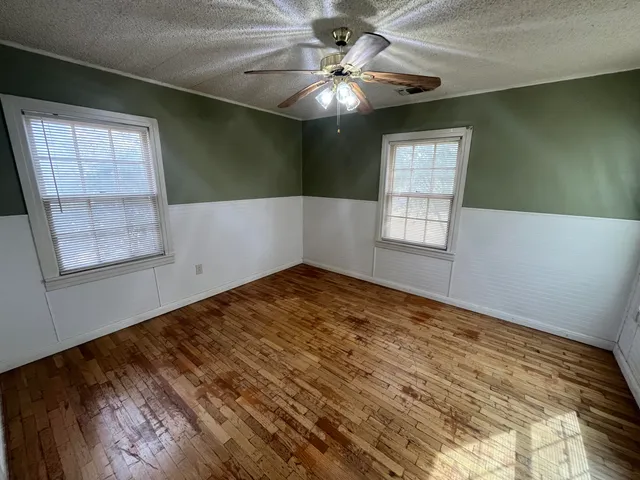 a view of empty room with window