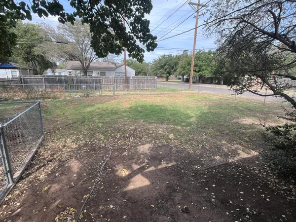 $1,095 | 2602 28th Street, Lubbock, TX 79410