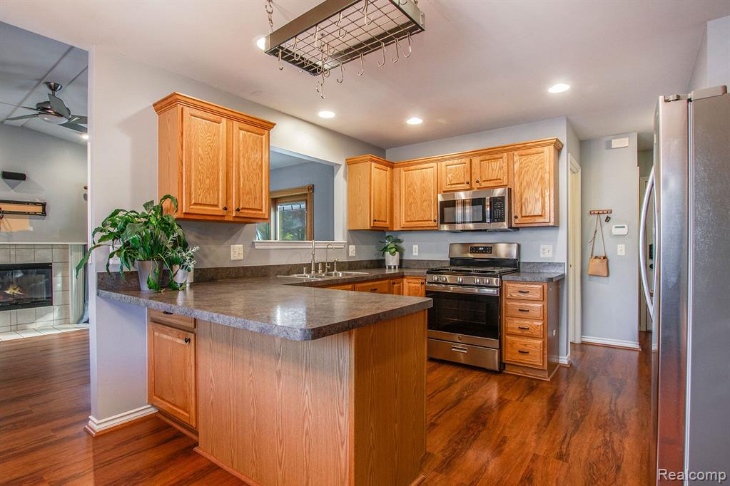 1960 Grace Avenue Rochester Hills, MI 48309 - Photo 11 of 35