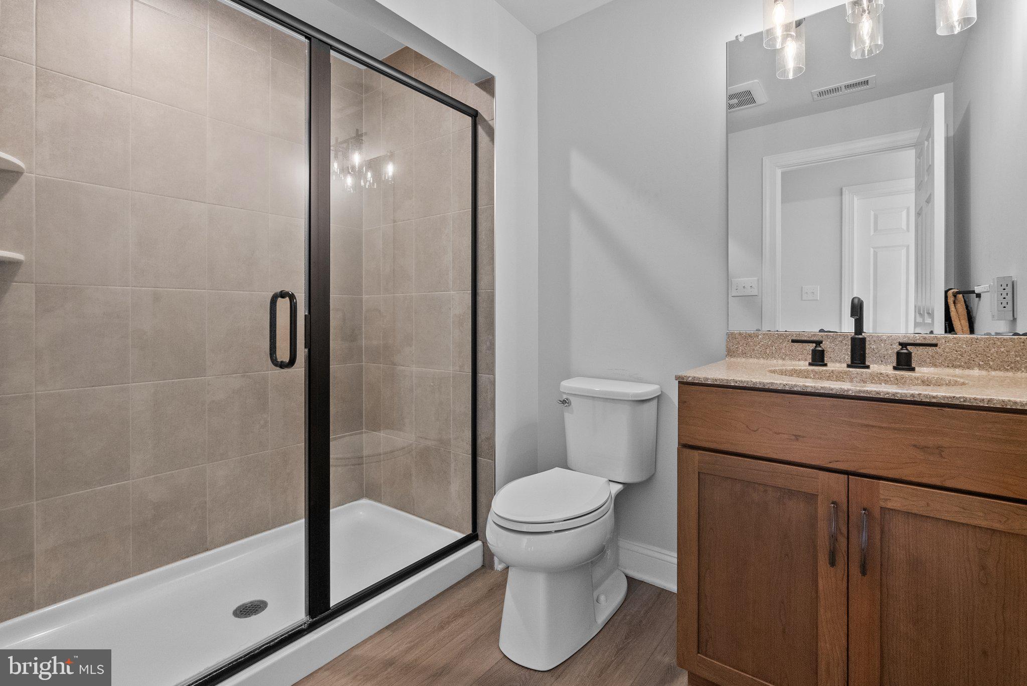 2335 Terwood Road Huntingdon Valley, PA 19006 - Photo 23 of 45 Full hall bath