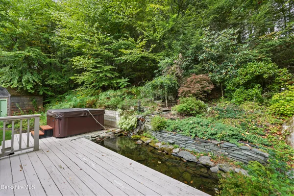 a view of a yard in front of house