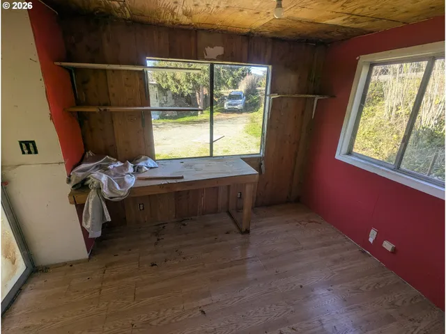 $135,000 | 301 Southeast B Avenue, Canyonville, OR 97417