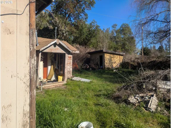 $135,000 | 301 Southeast B Avenue, Canyonville, OR 97417